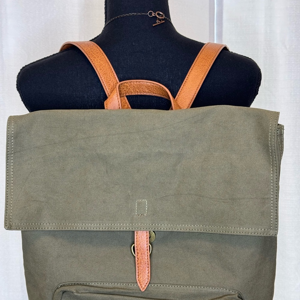 Billabong Backpack with Leather Strap Olive Green 17”x14” - Picture 10 of 13